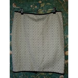 Lavender Label: Vera Wang, Woman's, Size 4/38, Knee Length Pencil Skirt